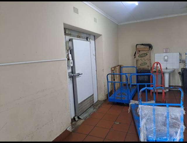 830M² BUSINESS FOR SALE IN OOS EINDE
